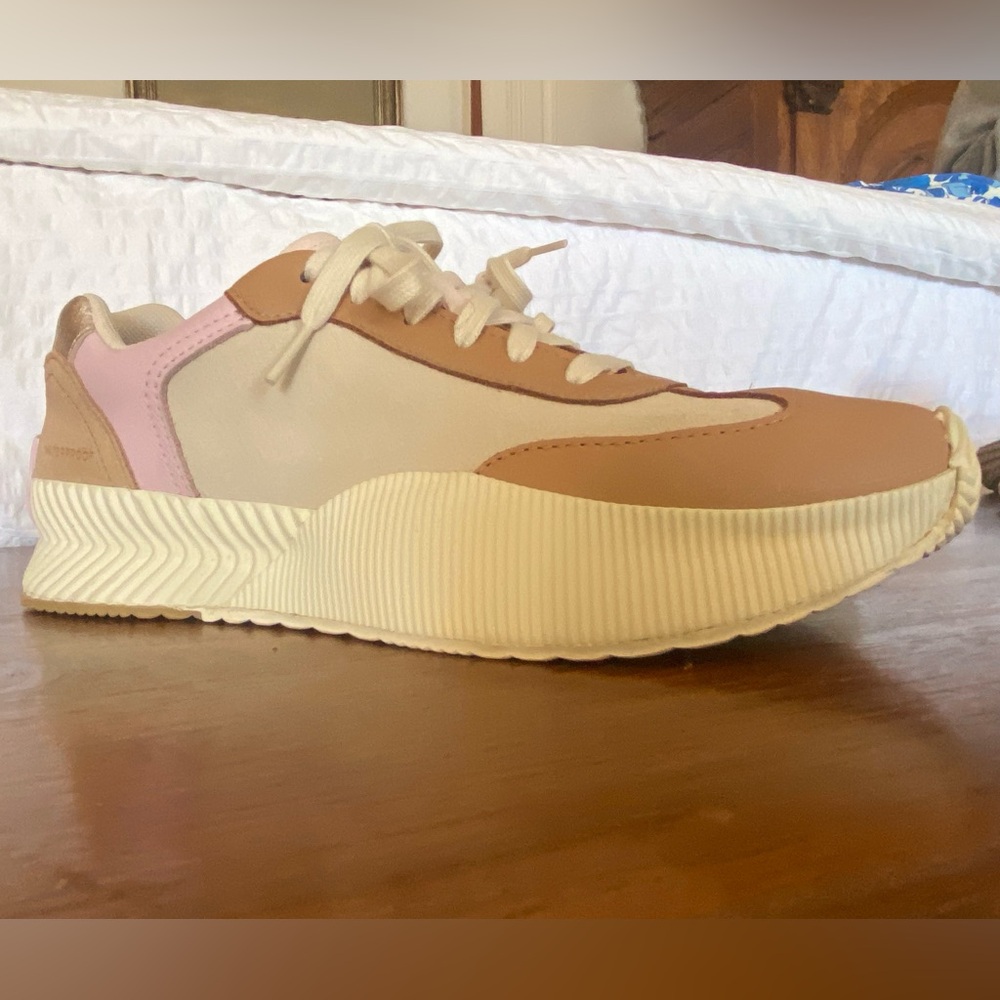 Sorel Women’s Ona Blvd Classic Waterproof Sneaker Size 40 Worn Once!